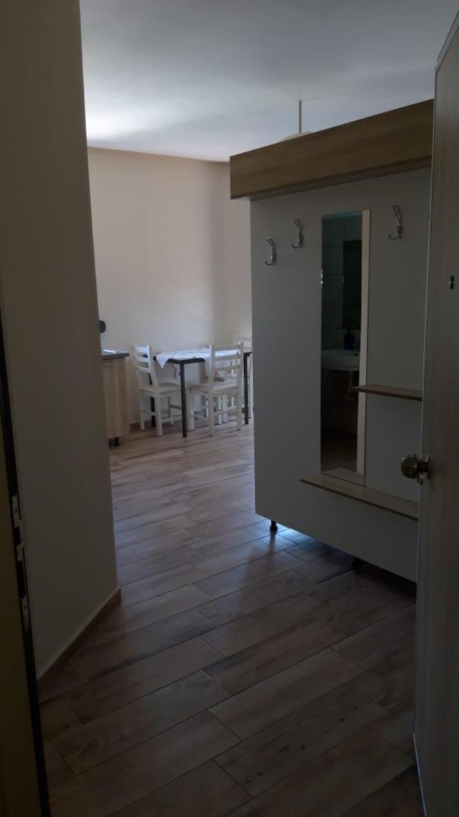 Disy Apartments Vlorë Habitación foto