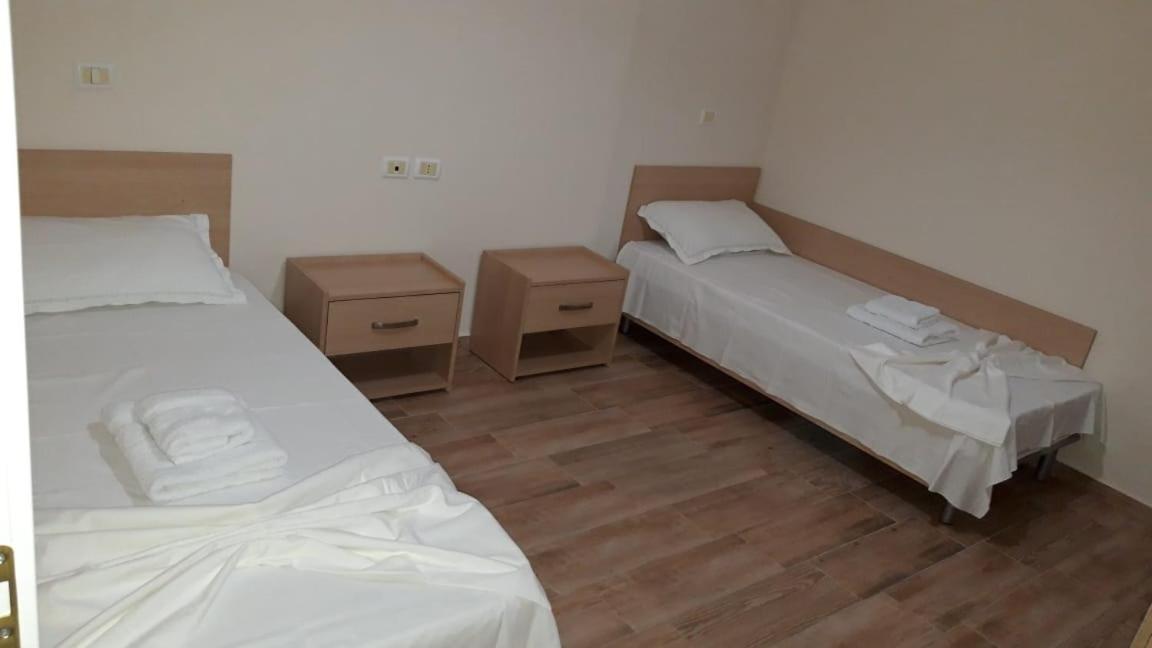 Disy Apartments Vlorë Habitación foto